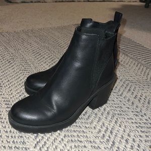 H&M Dividend Booties